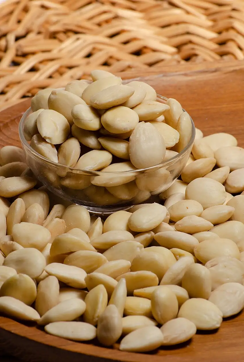 Almendra Comuna repelada cruda